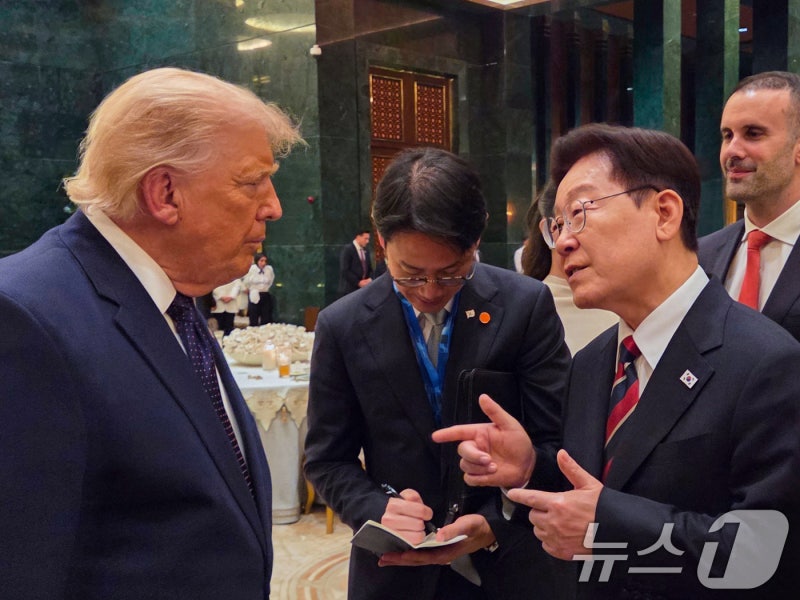 [뉴스1 PICK] 李대통령, <b>나토 만찬</b>서 트럼프와 3주만에 <b>재회</b>… 군용 선박...