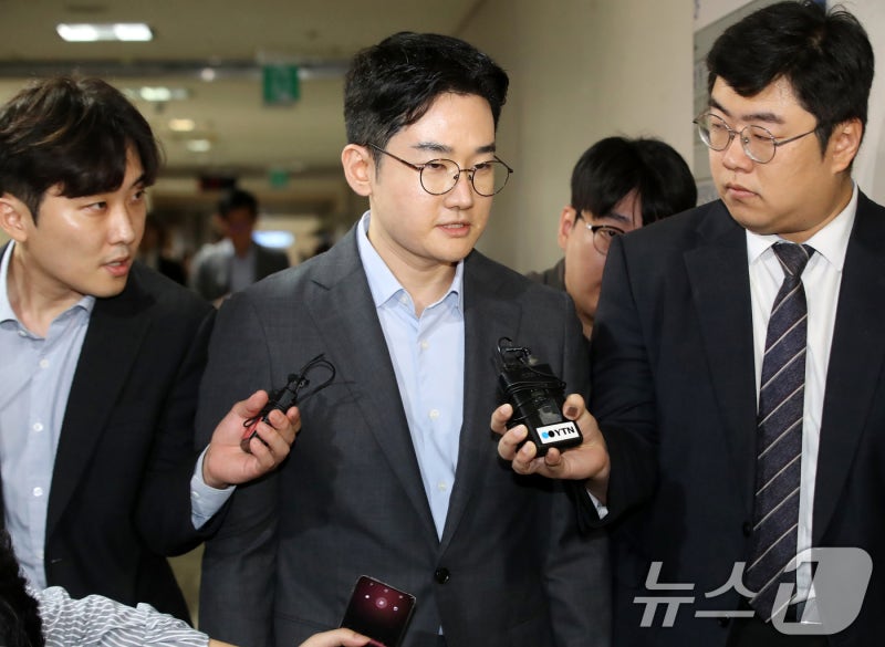 최연소 부산시장 후보의 몰락…'음료컵 테러' 의혹, 결국 구속