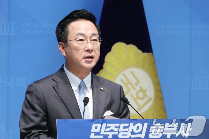 與<b>박성준</b>, <b>최고위원 출마</b>…"집권당 승리 만드는 전략가 필요"