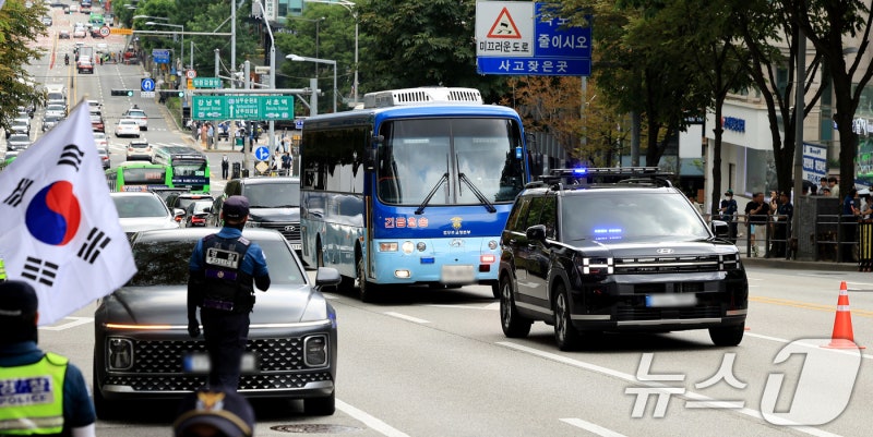 '명태균 공짜 <b>여론조사</b>' 혐의 <b>윤석열</b> 1심 선고