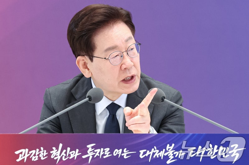 <b>내년 예산</b> '<b>800조</b>+α'…李대통령 "추가 세수로 미래 투자"(종합)