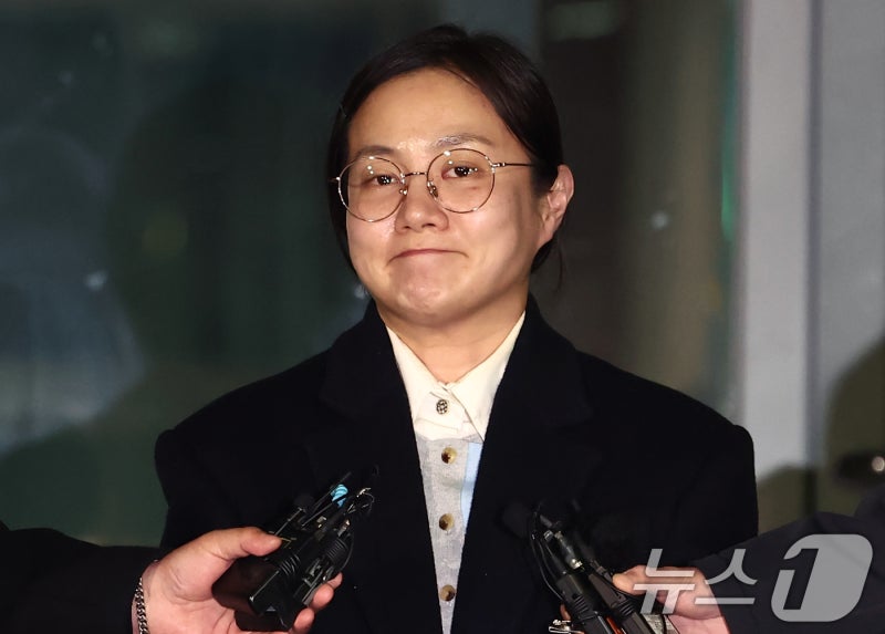 경찰, <b>박나래</b> '미등록 기획사 운영' 의혹도 <b>검찰 송치</b>