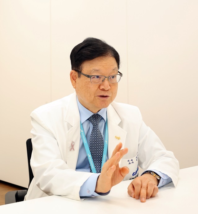 김이수 중앙대학교광명병원 암병원장이 뉴스1과 인터뷰를 하고 있다.(중앙대의료원 제공)