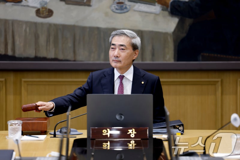 <b>신현송</b> "물가 목표 안정적 수렴 확신 들 때까지 통화정책 대응"