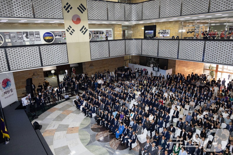 78주년 <b>제헌절 경축식</b>…조 의장 "2027년 '국민주권' 개헌안 마련"(종합)