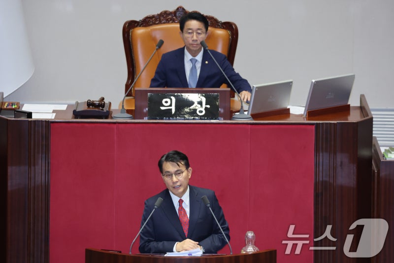 '<b>종합특검 연장법</b>' 본회의 상정…野 윤상현 첫 필리버스터 돌입