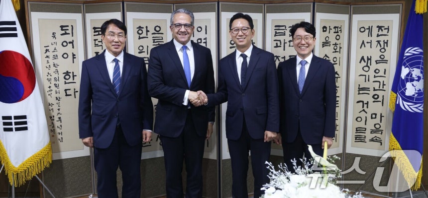 LG AI연구원과 유네스코가 20일 서울 명동 유네스코 한국위원회에서 'AI 윤리 MOOC(Massive Open Online Course) 프로젝트' 글로벌 론칭 행사를 열고 전 세계 누구나 무료로 수강할 수 있는