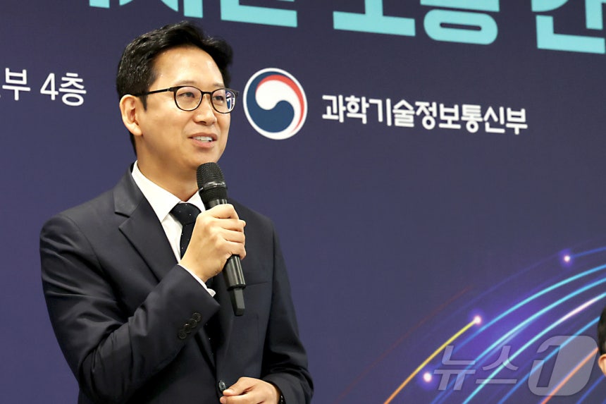 배경훈 부총리 겸 과학기술정보통신부 장관이 20일 세종시 정부세종청사에서 열린 취임 1주년 출입기자단 소통 간담회에서 질문에 답변하고 있다. 2026.7.20 ⓒ 뉴스1 김기남 기자