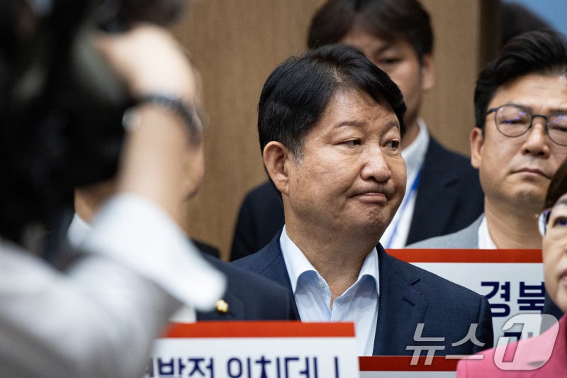 국힘 <b>권영진</b> '<b>멱살잡이</b>' 사과…"정점식에 큰 결레, 제 부족함 반성"