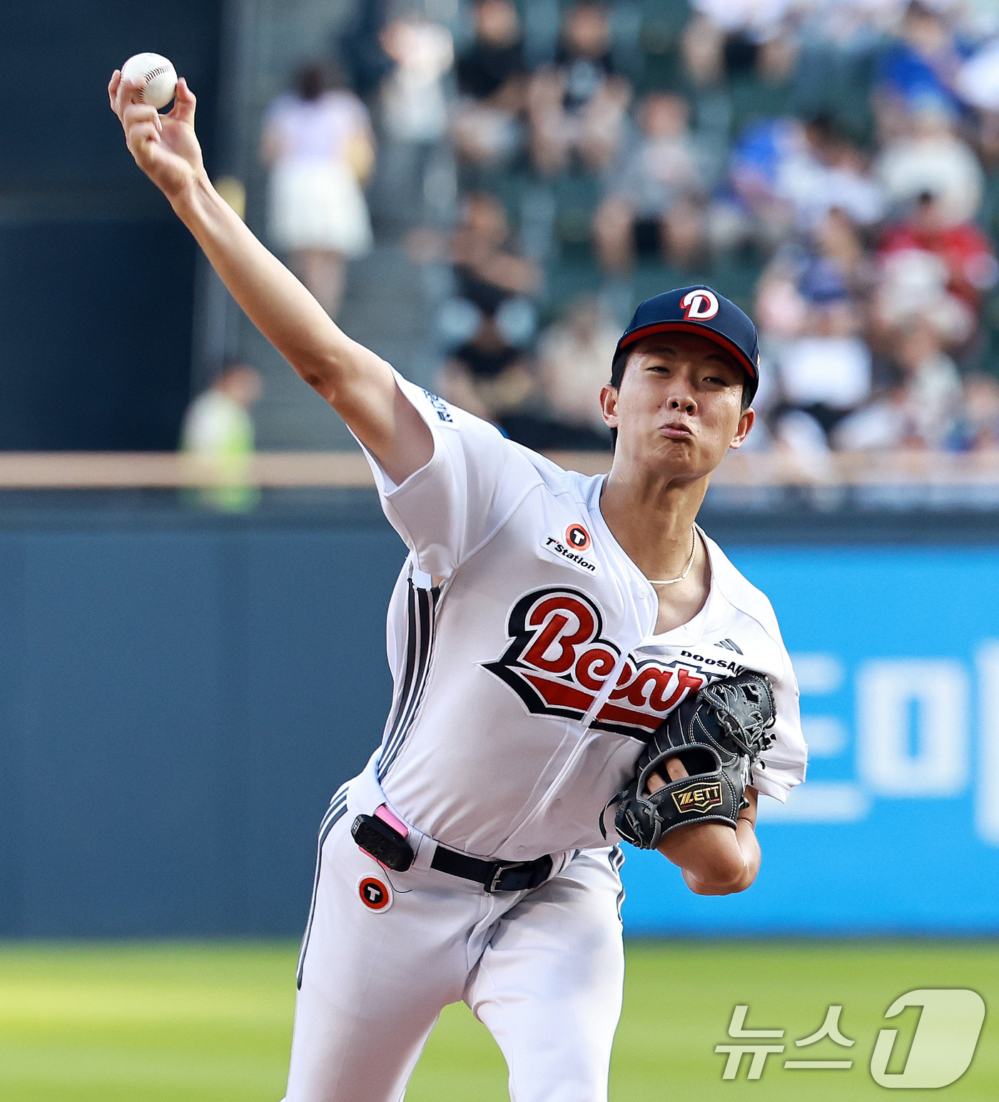 <b>두산</b> 선발로 나선 <b>최민석</b>