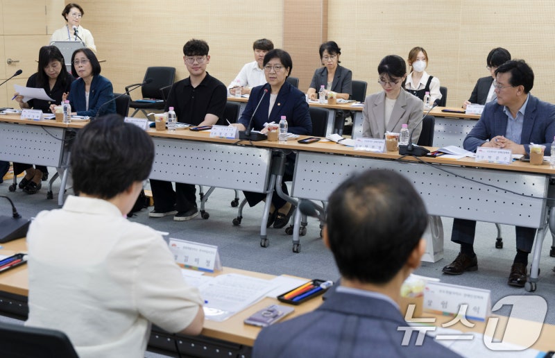 정은경 장관, <b>장애인</b> 지역사회 자립지원 시범사업 및 통합돌봄 간담회 ...