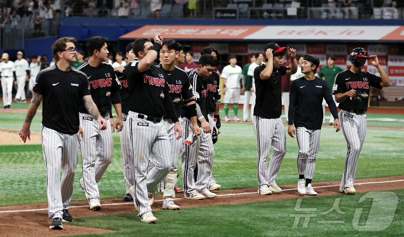 프로야구 <b>LG</b>, 한화에 4-<b>8</b> 패배…8년 만에 <b>8연패</b> 수렁