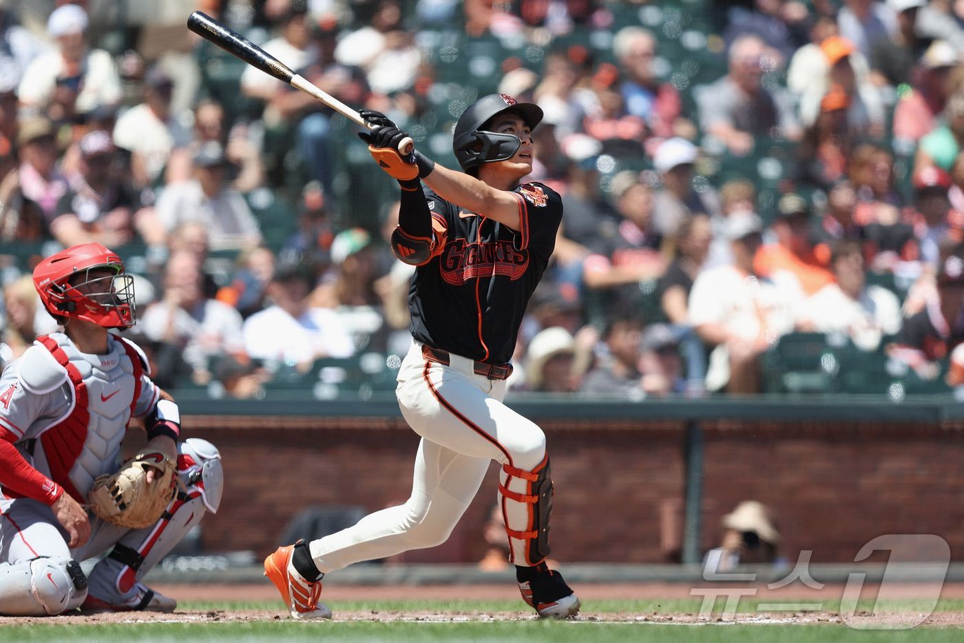 <b>이정후</b>, 3점홈런+2루타 멀티히트 활약…MLB 통산 <b>100타점</b> 돌파