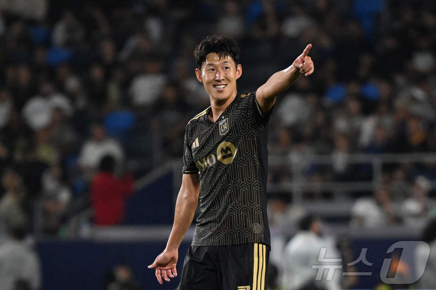 LA FC <b>손흥민</b>, 전반 5분 만에 찰칵…MLS <b>3경기 연속골</b>
