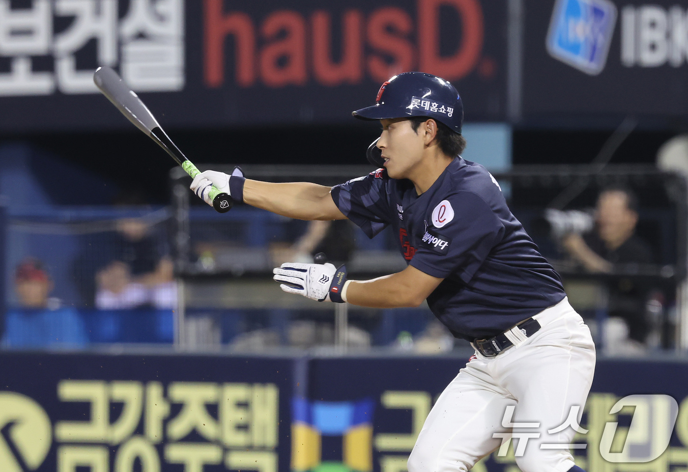'선발 전원 안타' <b>롯데</b>, KT 10연승 저지…<b>15-1 대승</b>, 4연패 탈출