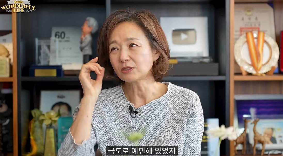 배종옥 "<b>노희경 작가</b>가 내 목 조르고 손 물었다"…과거 갈등 고백