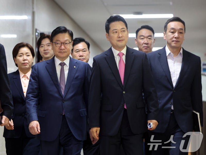 <b>국힘 최고위</b> "<b>멱살</b> 논란 권영진, 제명 등 최고 수준 징계에 공감대"