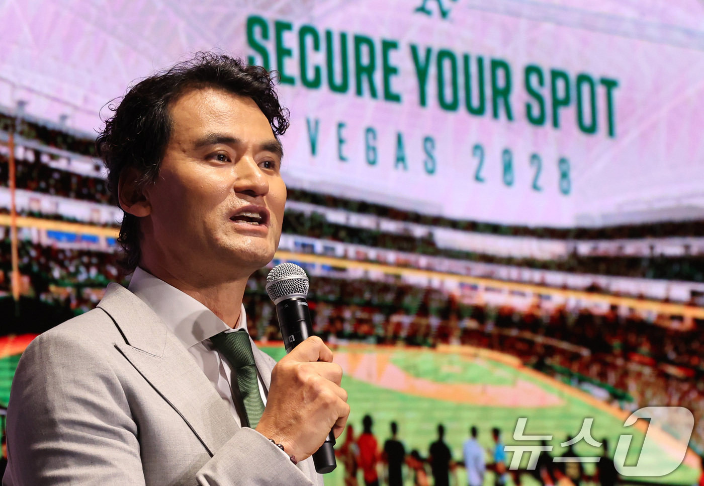 <b>박찬호</b>, MLB <b>애슬레틱스</b>에 7000만달러 <b>투자</b>