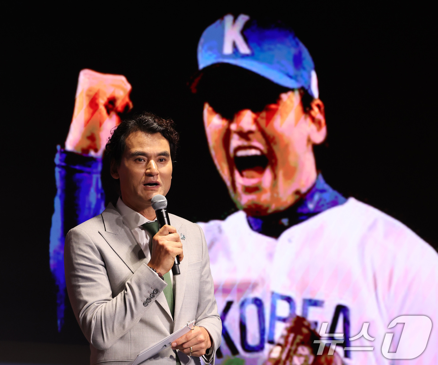 <b>박찬호</b>, MLB <b>애슬레틱스</b>에 7000만달러 <b>투자</b>