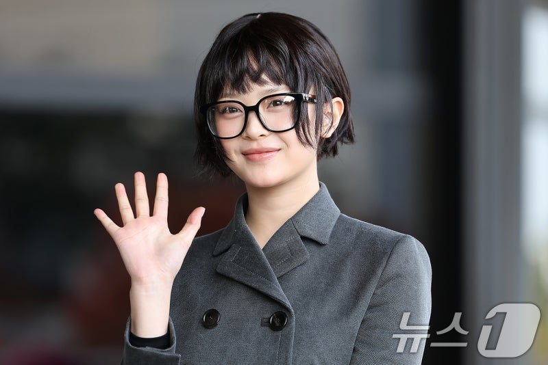 "뉴진스 하니 비자 정보 유출"…문화평론가, <b>어도어</b> 고발