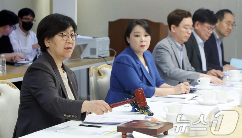 <b>정부</b>, 내년 중위소득 6.70% 인상 '역대 최대'…"K자형 양극화 대응"