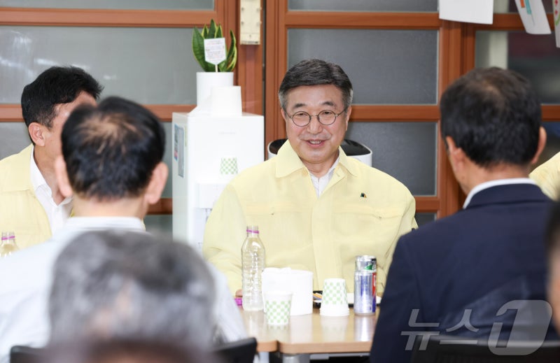 주민들 의견 듣는 윤호중 장관
