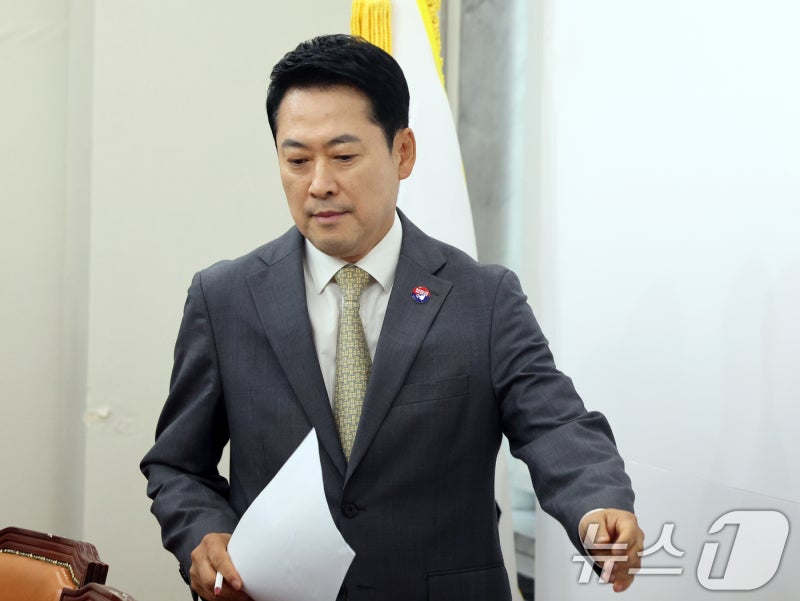 <b>장동혁</b> 대표, <b>최고위</b> 참석