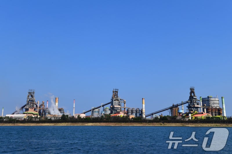 <b>포스코홀딩스</b> 2분기 영업익 8190억, '깜짝 실적'…34.9%↑(종합)