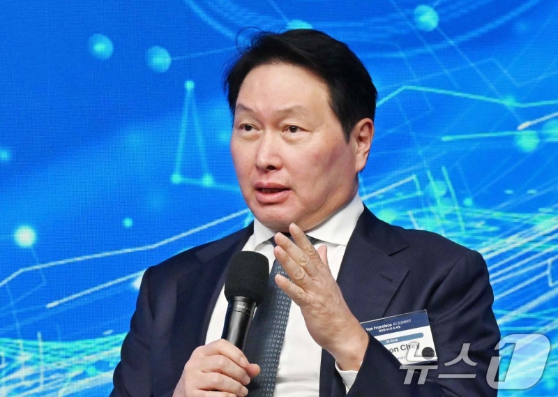 <b>최태원</b> 회장, SK하이닉스 주식 3620주 <b>장내 매수</b>…48억 규모