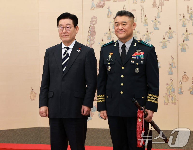 국방부, '빈총 경계' 논란 한기성 <b>1군단장 직무 배제</b>