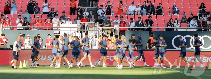 훈련하는 FC 바이에른 <b>뮌헨</b> 선수들