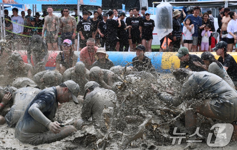 충남도 '2026 <b>보령머드축제</b>'서 관광 홍보관 운영