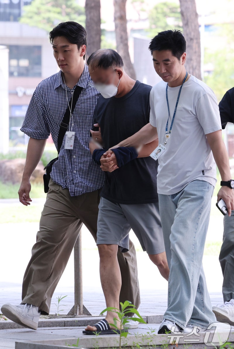 외국인 여성 흉기 습격 40대 구속심사 출석
