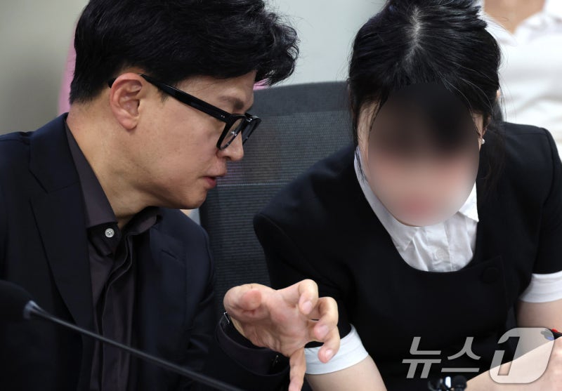<b>서범수</b> '<b>돌려차기</b>' 농담 논란에…與 "정치 품격 포기" 野 "유감"