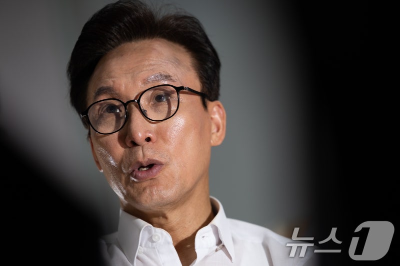 [인터뷰] <b>김민석</b> "李지지율 하락? 높여야 한단 사명감만 강화…승리 확...