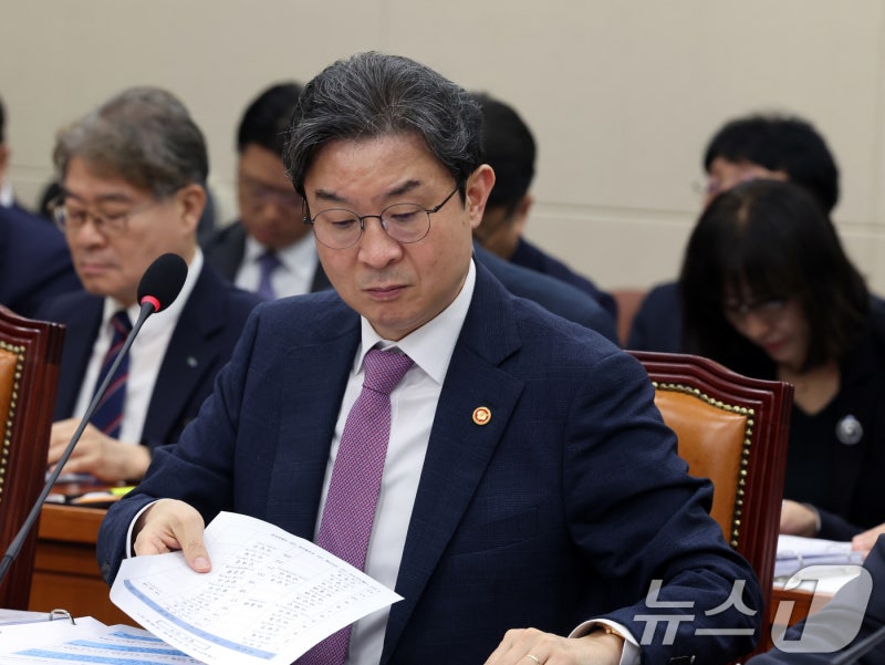 단일종목 레버리지 <b>ETF</b> 도입…이억원 금융위원장도 고발당해