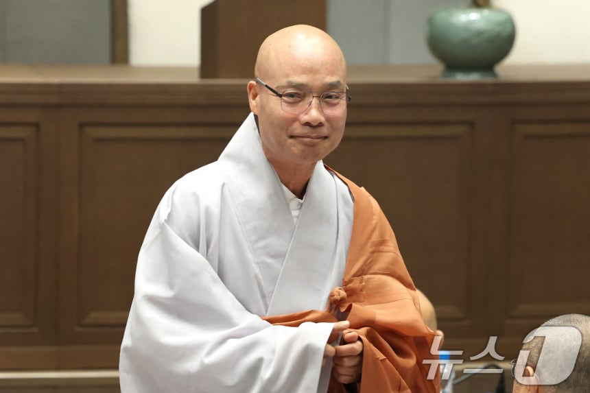 선운사 전 주지 경우 스님이 6일 오전 서울 종로구 한국불교역사문화기념관에서 열린 퇴우 정념스님 제38대 대한불교조계종 총무원장 출마선언 기자간담회에 참석하고 있다.2026.8.6 ⓒ 뉴스1 이광호 기자