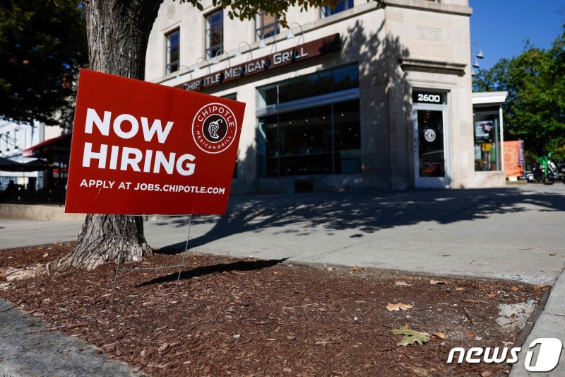 美 <b>7월</b> '<b>고용</b> 충격'…비농업 일자리 2만 3000명 <b>감소</b>