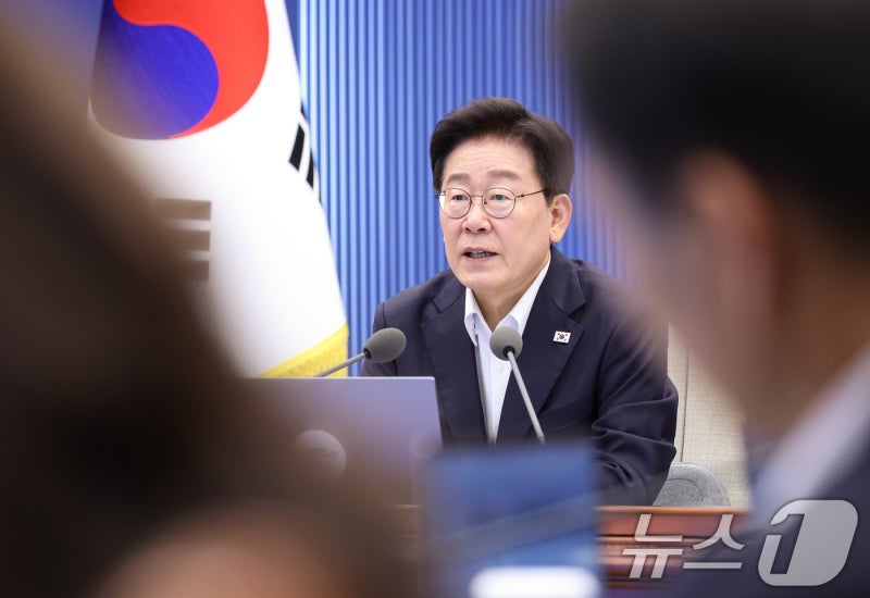 李<b>대통령</b>, 'ISA·주가누르기 방지법' 전면 <b>재검토 지시</b>