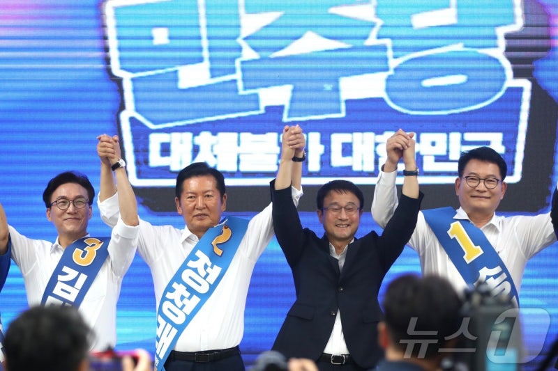 민주당 전대 <b>제주</b>·인천 순회경선 시작…鄭 선두 유지 vs 金 역전 주목