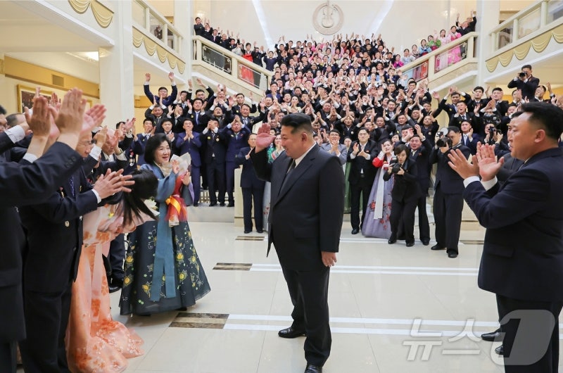 <b>김정은</b>, 北 국립교향악단 창립 80주년 축하