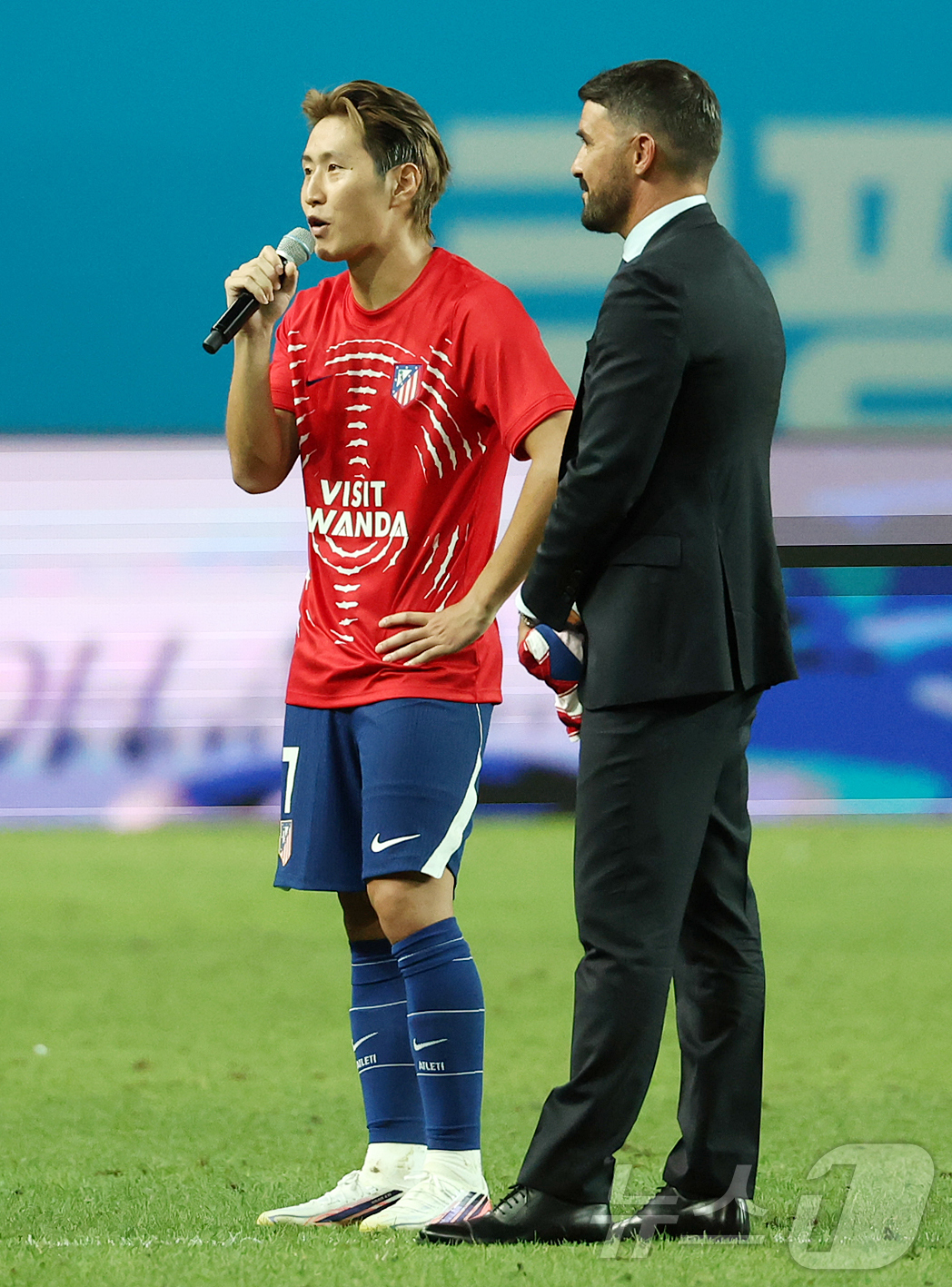 이강인, 서울에서 5만 관중 축하 속 ATM 입단식 "더 발전하는 선수 될 것...
