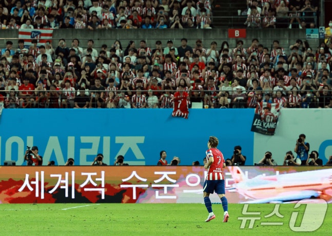 아틀레티코 마드리드의 이강인이 9일 오후 서울 마포구 서울월드컵경기장에서 열린 쿠팡플레이 시리즈 맨체스터 시티와의 경기에서 후반 교체 출전하고 있다. 2026.8.9 ⓒ 뉴스1 구윤성 기자