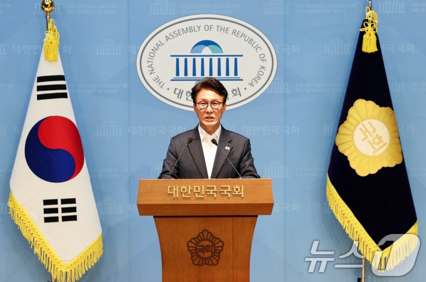 김민석 더불어민주당 당대표 후보가 10일 서울 여의도 국회 소통관에서 열린 더불어민주당 8·17 전당대회 관련 기자회견에서 발언하고 있다. 2026.8.10 ⓒ 뉴스1 최지환 기자