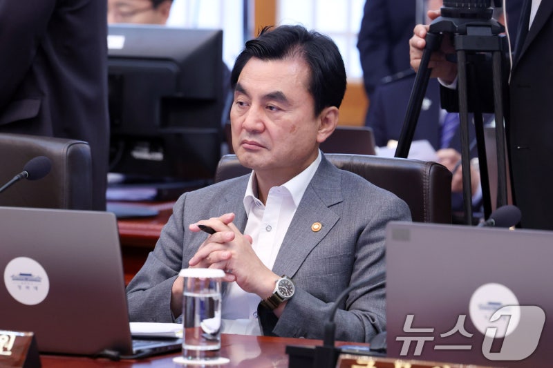 <b>안규백</b> "마오쩌둥 어록이 내 좌우명"…국힘 "어느 나라 장관이냐"
