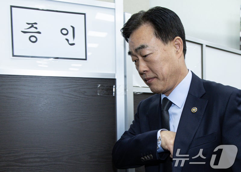 '<b>언론사 단전·단수</b>' 허석곤 전 소방청장·이영팔 전 소방청 차장 재판...