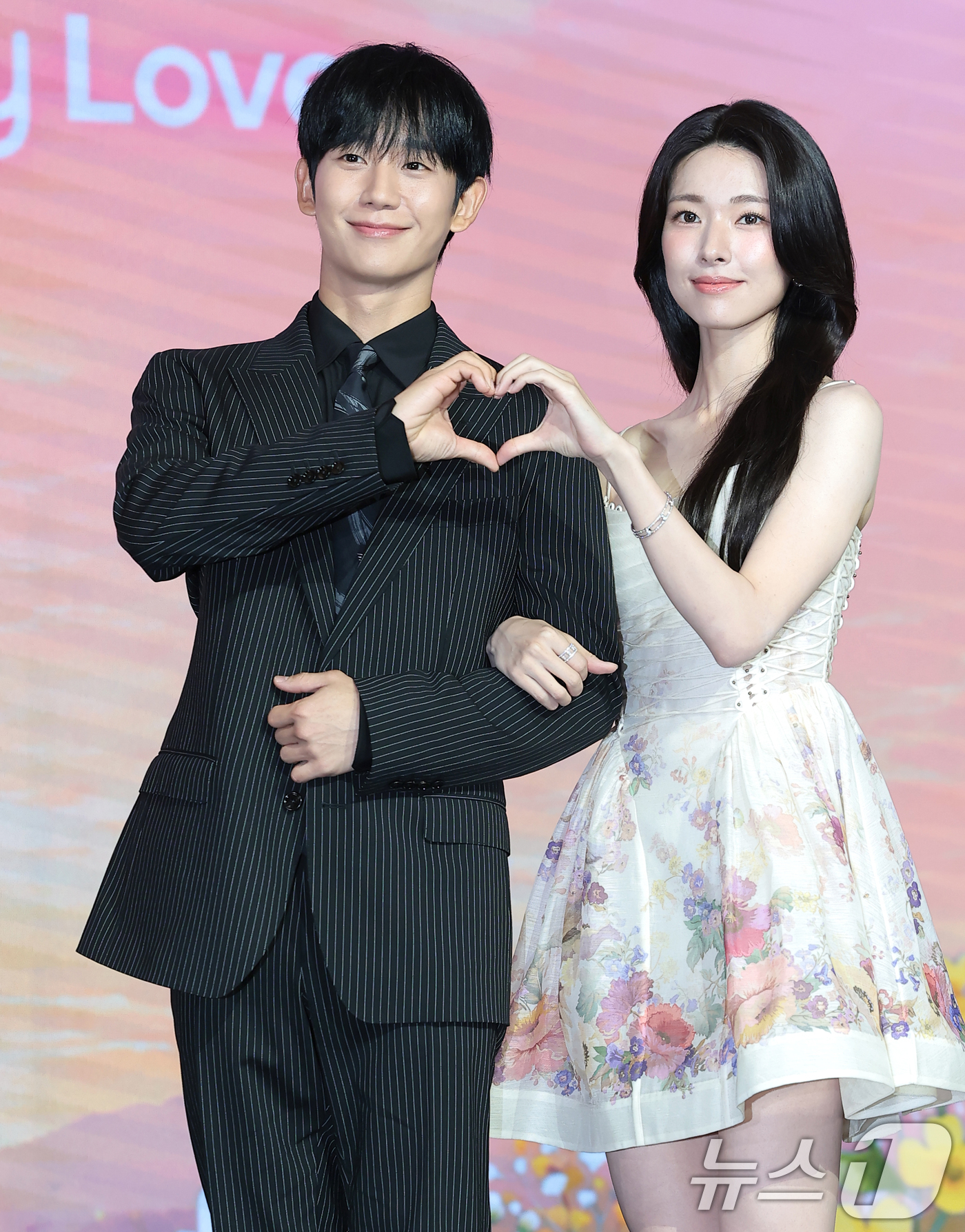 하영 증조부 친일 의혹 불똥…'엿사랑' 상대역 <b>정해인</b>도 <b>인터뷰 취소</b>