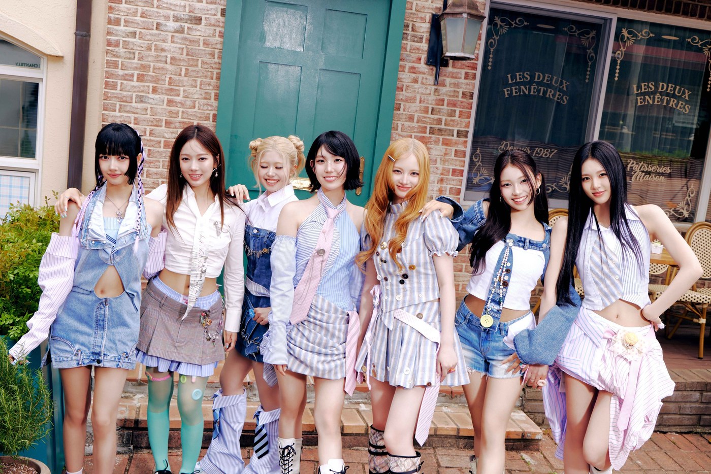 '<b>JYP</b> 걸그룹' 아워벌스데이, 단체 콘셉트 사진 공개…하이틴·키치