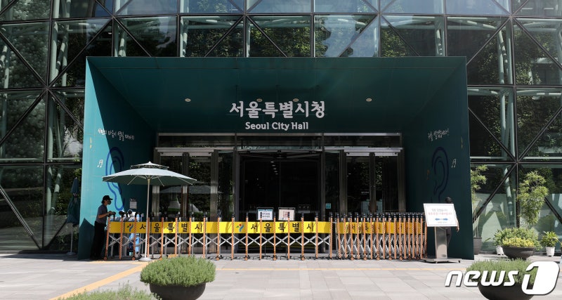 "<b>광복절</b> 연휴 문 연 병원 어디?"…120다산콜, 24시간 대응한다