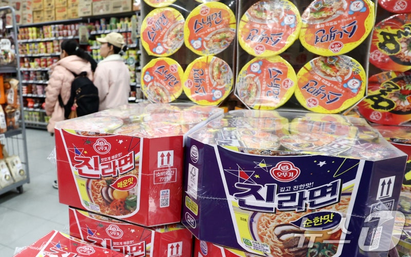 "원가 부담 지속"…<b>오뚜기</b>, <b>컵라면</b>·만두 출고가 <b>인상</b>…봉지라면 제외